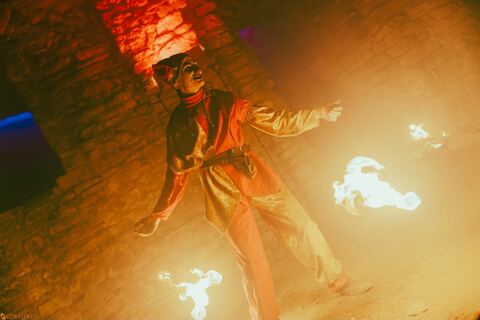 Fireshow Grupy Teatralnej Wernisaż w krypcie zamku